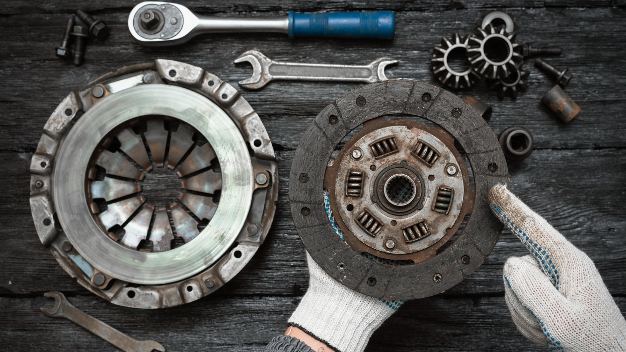 When to replace your clutch plates; checking for symptoms of a bad clutch